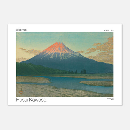 Estampe La rivière Fuji par Hasui Kawase (29,7x42 cm (A3)). Estampe japonaise de Hasui Kawase représentant le mont Fuji au-dessus d'une rivière, avec des arbres, une plage et des nuages.