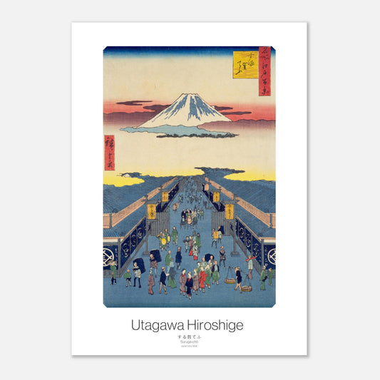 Estampe japonaise : Suruga-cho, Cent vues célèbres d’Edo, Hiroshige (29,7x42 cm (A3)). Estampe japonaise représentant une rue animée avec des bâtiments bleus de part et d'autre et le Mont Fuji au-dessus d'un ciel orageux.