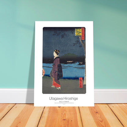 Planche ukiyo-e Vue nocturne de Matsuchi-yama - Hiroshige. Estampe ukiyo-e représentant une scène nocturne avec une femme en kimono marchant le long d'un plan d'eau, sous un ciel étoilé Image d'illustration 4