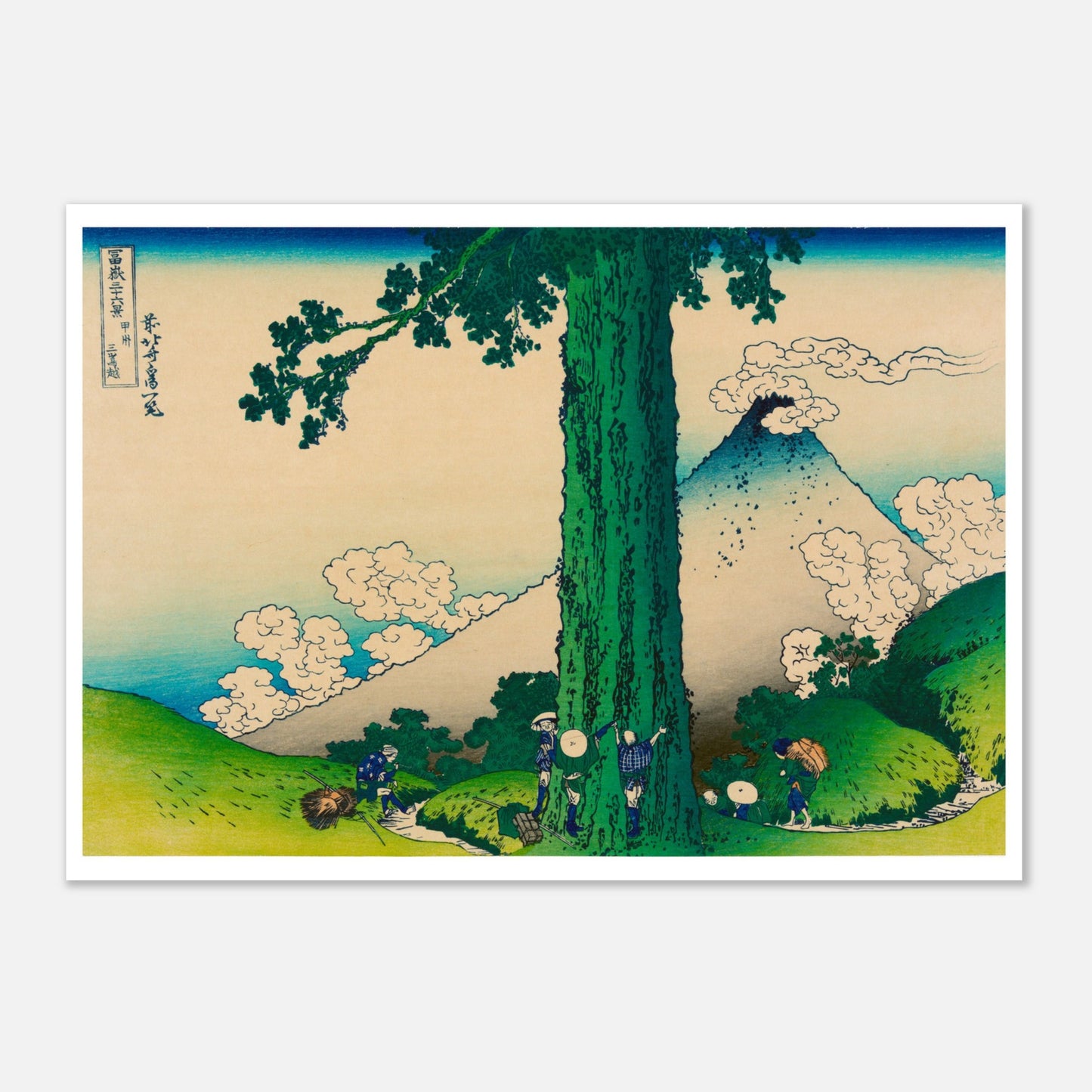 Estampe ukiyo-e La passe de Mishima dans la province de Kai - Hokusai (42x59,4 cm (A2)). Estampe ukiyo-e de Katsushika Hokusai représentant le mont Fuji vu de loin, entouré de nuages, avec des collines verdoyantes et des chemins en premier plan.