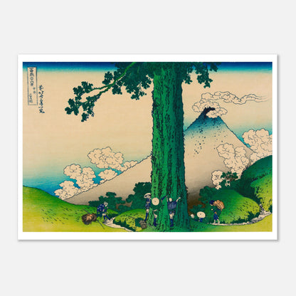Estampe ukiyo-e La passe de Mishima dans la province de Kai - Hokusai (50x70 cm). Estampe ukiyo-e de Katsushika Hokusai représentant le mont Fuji vu de loin, entouré de nuages, avec des collines verdoyantes et des chemins en premier plan.