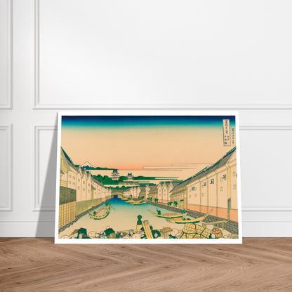 Estampe ukiyo-e Le pont de Nihonbashi à Edo - Katsushika Hokusai. Reproduction d'une estampe japonaise de Katsushika Hokusai, illustrant le pont de Nihonbashi à Edo avec des canaux, des bateaux et des habitations, et le Mont Fuji au loin. Image d'illustration 7