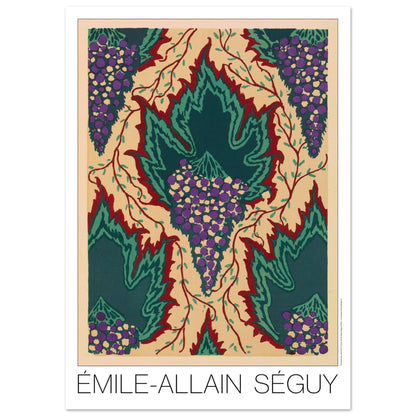 Illustration de feuilles vertes et grappes de raisin, E.A. Séguy (84,1x118,9 cm (A0)). Illustration Art Déco de grappes de raisin violettes et de feuilles vertes dentelées sur fond beige, avec des vrilles rouges et sombres, par Émile-Allain Séguy.