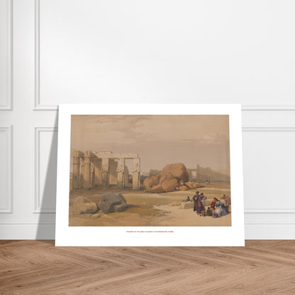 Fragment du grand colosse au Memnonium, Thèbes - David Roberts. Lithographie ancienne montrant le fragment d'un grand colosse au Memnonium à Thèbes, avec des ruines de temples et des groupes de personnes. Image d'illustration 6