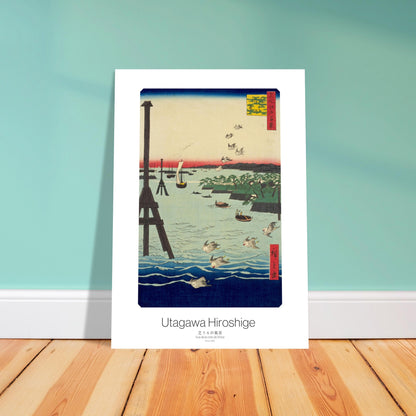 Gravure ancienne d'Hiroshige : Vue de la côte de Shiba. Gravure japonaise ukiyo-e de la côte de Shiba par Hiroshige, montrant une vue marine avec des oiseaux en vol, des voiliers, des bateaux de pêche et une structure en bois au premier plan. Image d'illustration 4