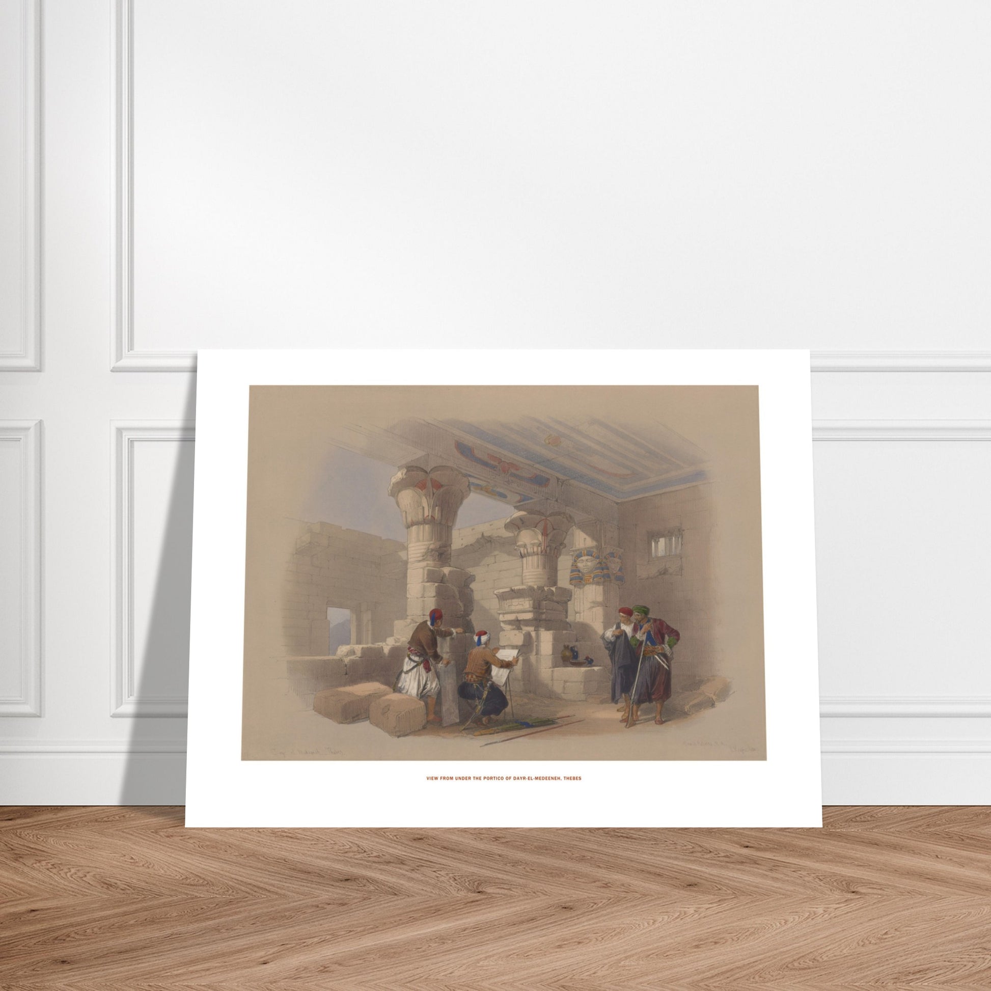 Planche ancienne : Vue sous le portique de Deir el-Médineh - David Roberts. Lithographie ancienne représentant une vue sous le portique de Deir el-Médineh, avec des colonnes imposantes et des figures égyptiennes, par David Roberts. Image d'illustration 6