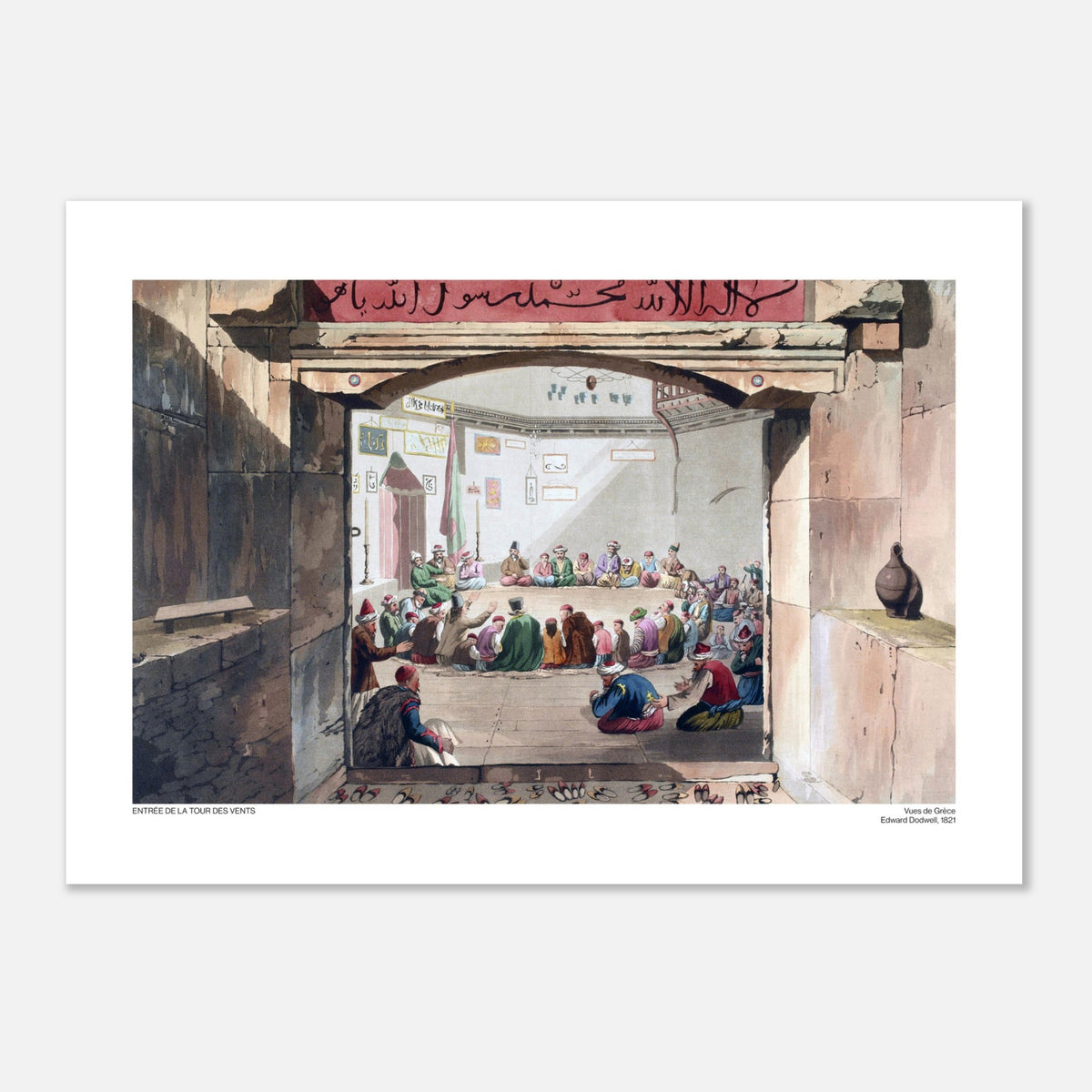 Gravure de l'entrée de la Tour des Vents à Athènes, par Edward Dodwell (50x70 cm). Une scène intérieure où un groupe de personnes est réuni, vues à travers une arche ornée de calligraphie.