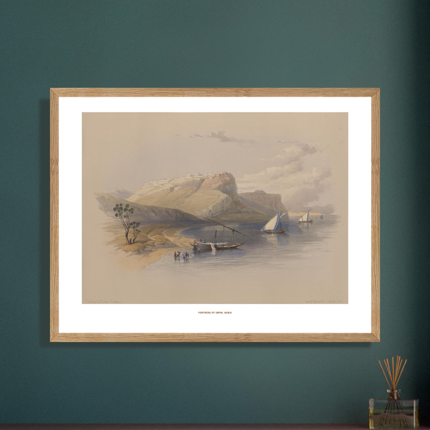 Gravure ancienne de la Forteresse d'Ibrim, Nubie - David Roberts. Lithographie de David Roberts montrant la forteresse d'Ibrim en Nubie, avec des voiliers sur le Nil et une colline fortifiée en arrière-plan. Image d'illustration 6