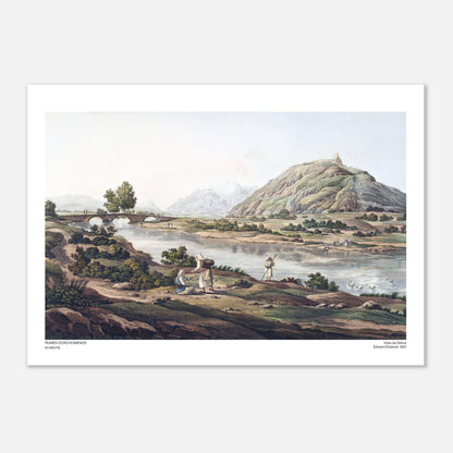 Incisione delle rovine di Orcomeno in Beozia di Edward Dodwell (42x59,4 cm (A2)). Antica incisione intitolata "Rovine di Orcomeno, in Beozia", che presenta un paesaggio fluviale con un ponte ad arco e rovine in lontananza su una collina.