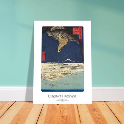 Gravure ukiyo-e : Fukagawa Susaki et Jumantsubo par Hiroshige. Gravure ukiyo-e de Hiroshige montrant un rapace planant au-dessus d'une étendue d'eau au crépuscule, avec des silhouettes d'arbres et une montagne au loin. Image d'illustration 4