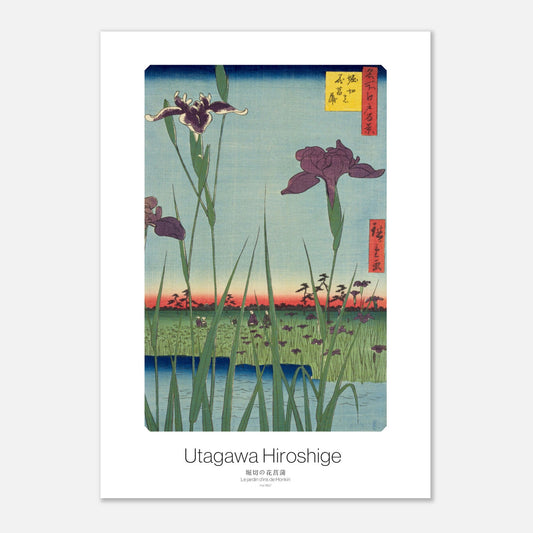 Gravure ukiyo-e : Le jardin d'iris de Horikiri - Utagawa Hiroshige (29,7x42 cm (A3)). Gravure sur bois japonaise représentant un jardin d'iris aux couleurs violettes et vertes, avec de l'eau au premier plan et un ciel orangé à l'horizon.