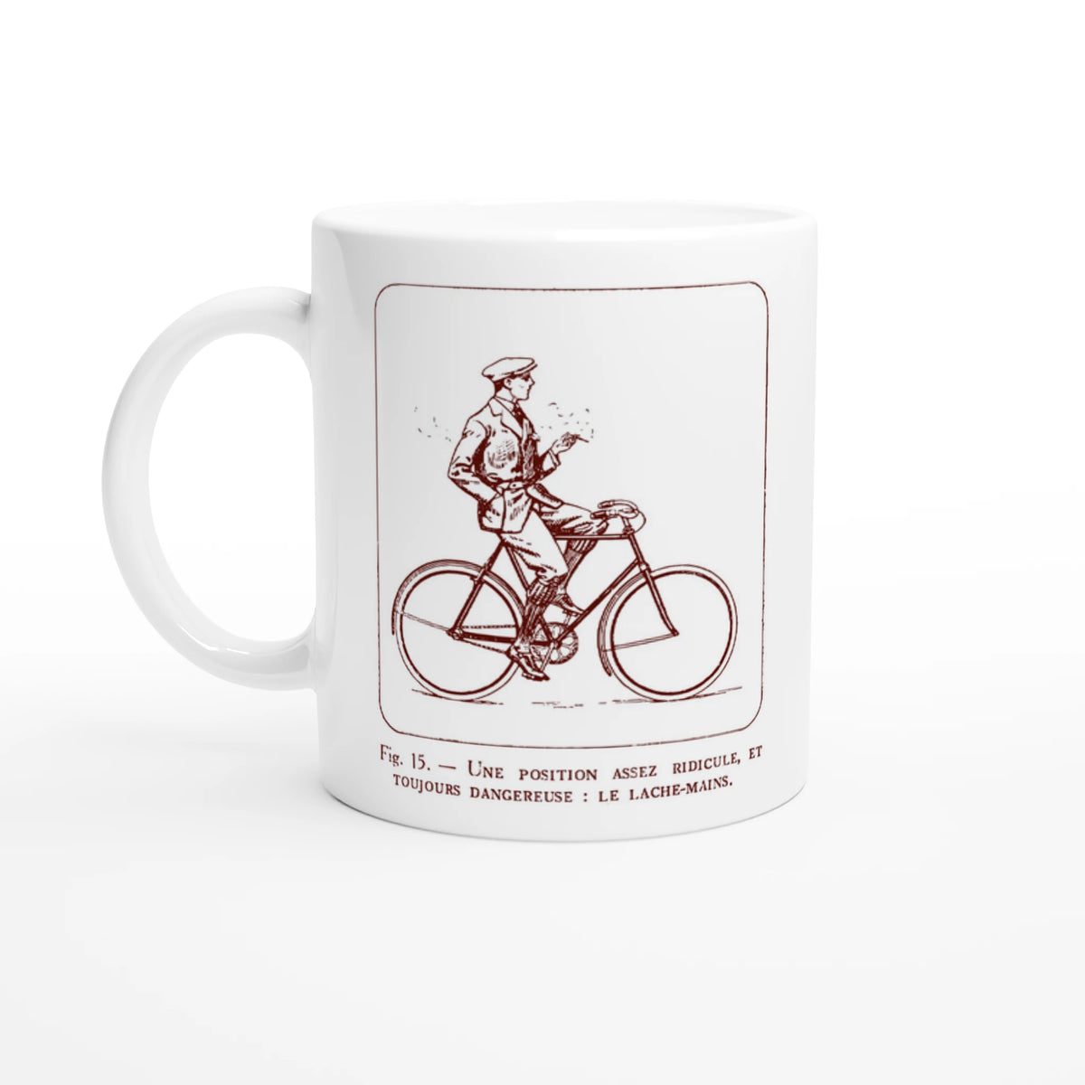 Antica illustrazione di ciclista: Il senza mani. Tazza bianca decorata con un'illustrazione retrò monocroma rossa che raffigura un ciclista in abito che lascia il manubrio, accompagnata dalla didascalia esplicativa 'Une position assez ridicule et toujours dangereuse : le lâche-mains'.