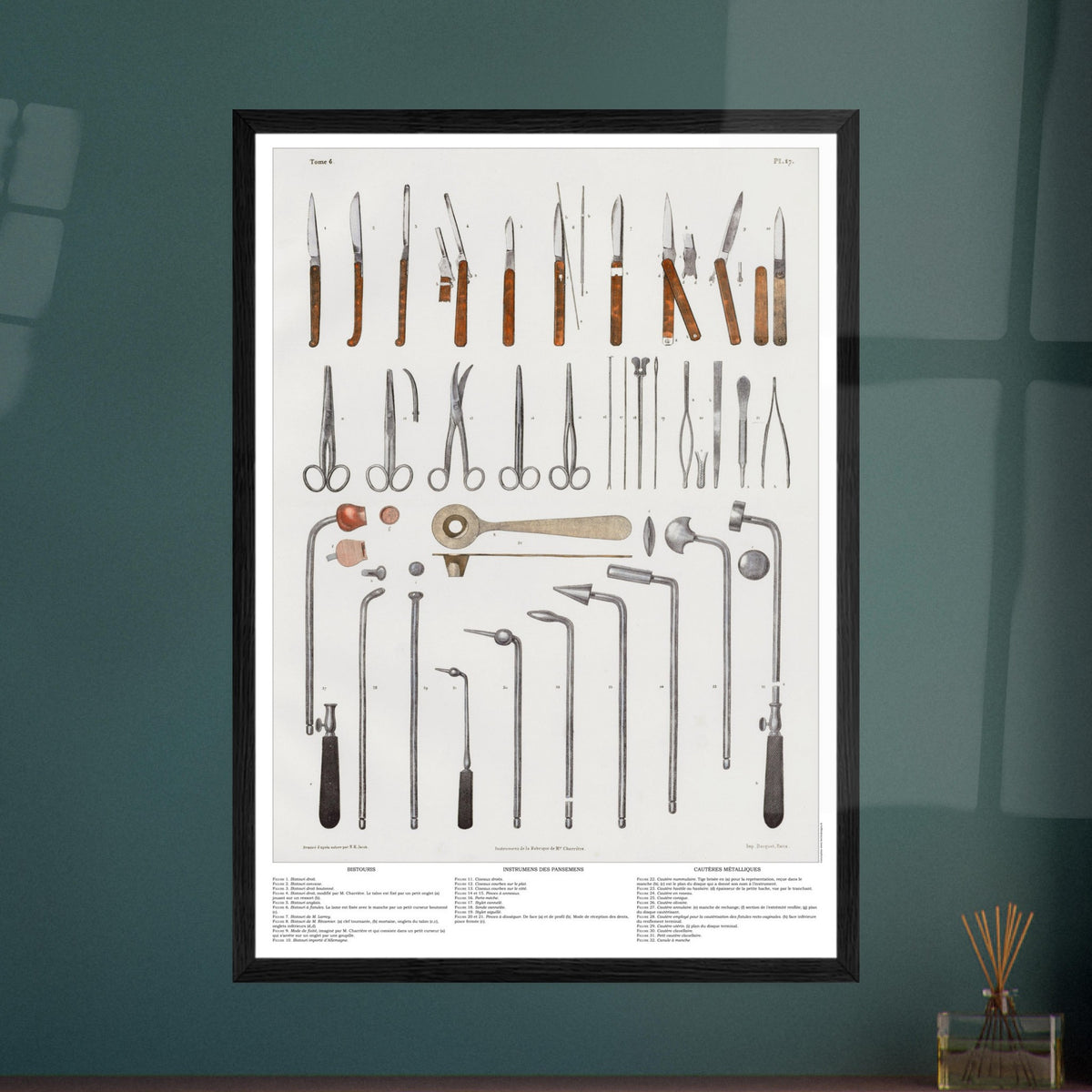 Illustration ancienne d'instruments de chirurgie et cautères. Planche d'instruments chirurgicaux anciens, incluant divers bistouris, ciseaux, pinces et cautères métalliques.