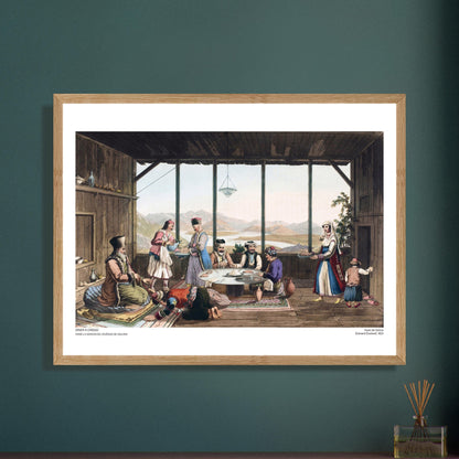 Incisione di una cena a Crisso presso il vescovo di Salona, di Edward Dodwell. Illustrazione di una scena d'interni intitolata "Cena a Crisso, nella casa del vescovo di Salona", che mostra diverse persone sedute attorno a un tavolo in una stanza con vista sulle montagne.