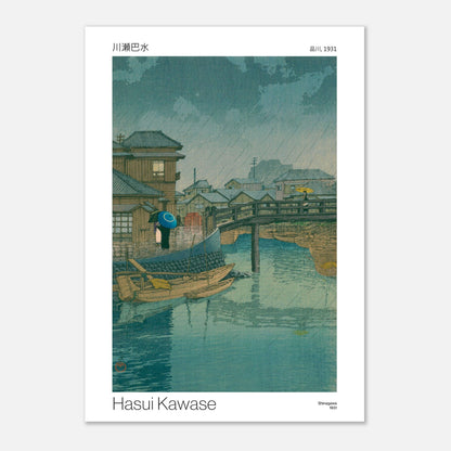 Illustration japonaise : Scène de pluie à Shinagawa par Hasui Kawase (29,7x42 cm (A3)). Gravure japonaise de Hasui Kawase représentant une scène sous la pluie avec des parapluies, des bateaux sur un canal et des maisons traditionnelles.
