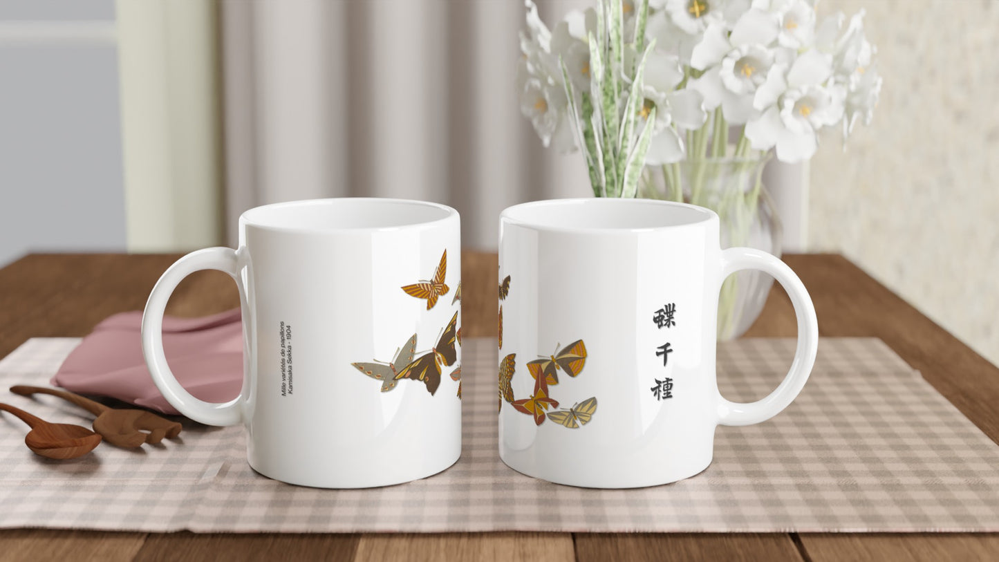 Illustration de papillons aux tons automnaux - Kamisaka Sekka. Mug présentant une composition de papillons aux couleurs chaudes d'automne, aux motifs géométriques. Image d'illustration 2
