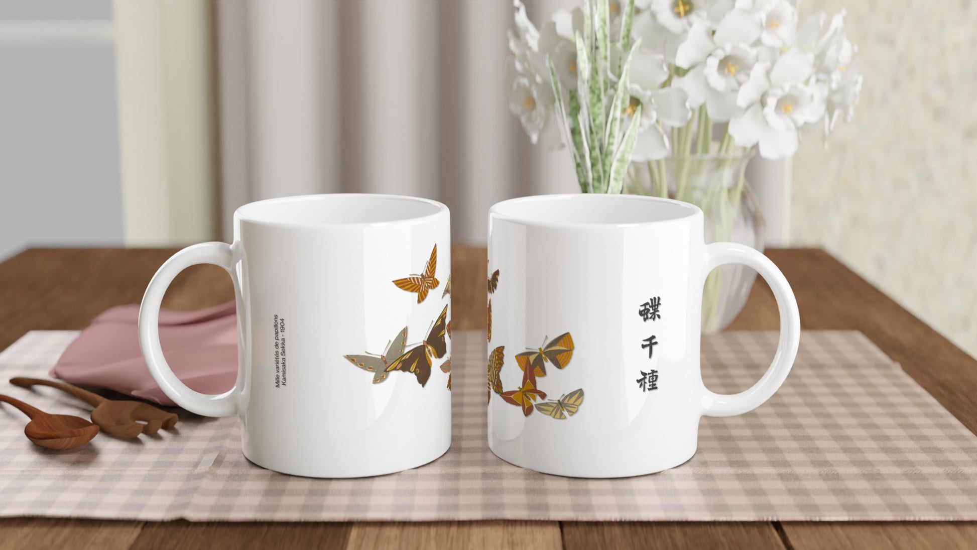 Illustration de papillons aux tons automnaux - Kamisaka Sekka. Mug présentant une composition de papillons aux couleurs chaudes d'automne, aux motifs géométriques. Image d'illustration 2