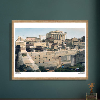 Il Partenone visto dai Propilei, antica illustrazione di Edward Dodwell. Vista del Partenone dai Propilei, che mostra rovine antiche in primo piano e il tempio del Partenone sullo sfondo, con edifici circostanti e figure.
