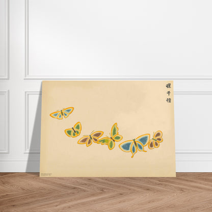 Illustration de six papillons aux bordures contrastées - Kamisaka Sekka. Gravure de la collection Mille variétés de papillons, illustrant six papillons aux ailes de couleurs variées, jaune, bleu, marron et orange, disposés en ligne sur un fond beige. Image d'illustration 3