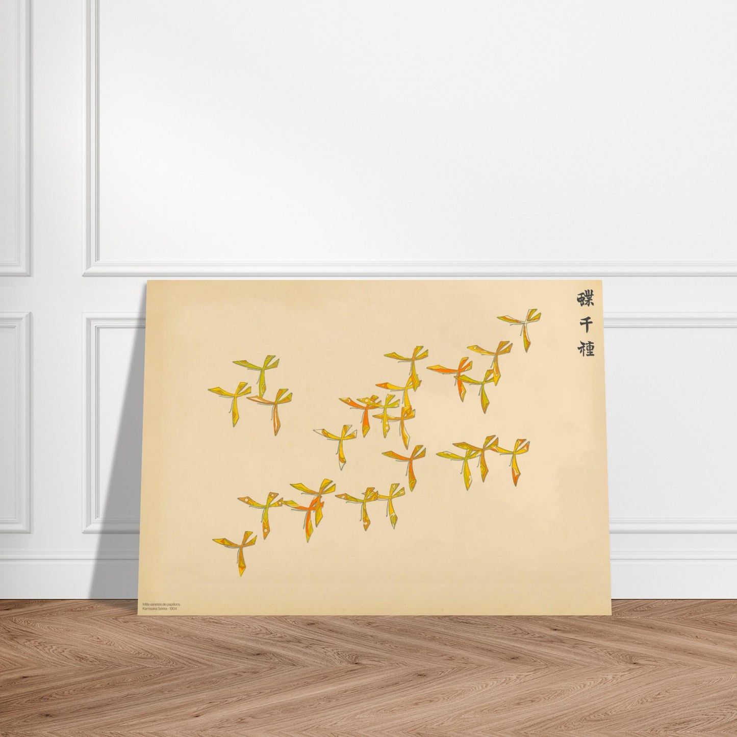 Illustration de papillons stylisés en vol de Kamisaka Sekka. Illustration japonaise de papillons stylisés jaune et orange disposés en vol sur un fond beige, avec des caractères japonais. Image d'illustration 3