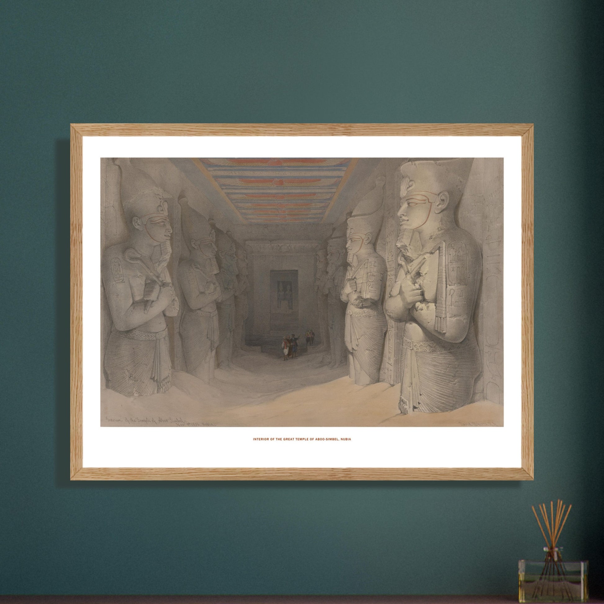 Planche de l'intérieur du grand temple d'Abou-Simbel par David Roberts. Lithographie représentant l'intérieur d'un temple égyptien avec de grandes statues colossales et un plafond décoré, avec quelques personnages humains à l'extrémité. Image d'illustration 7