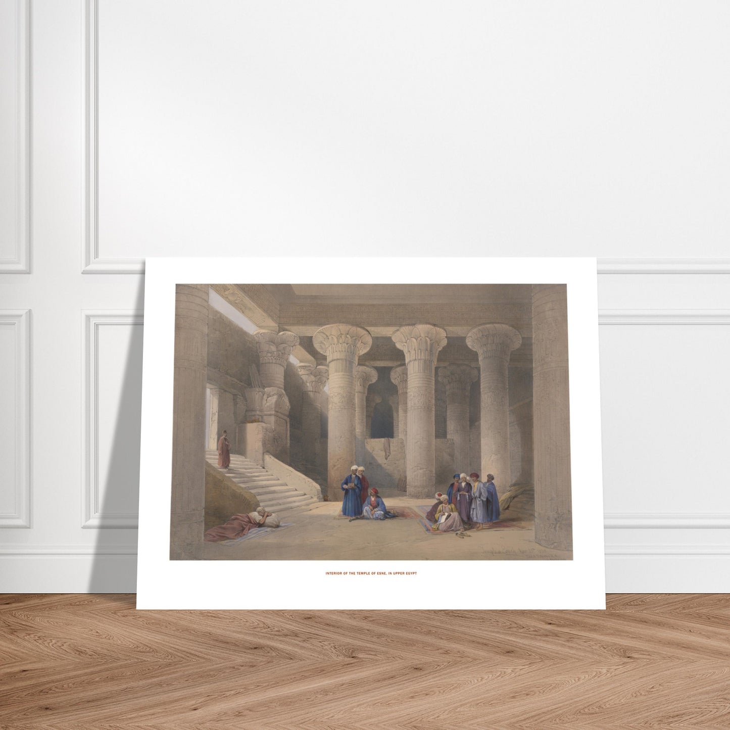 Planche ancienne : Intérieur du temple d'Esné, David Roberts. Lithographie ancienne représentant l'intérieur d'un temple égyptien avec de grands piliers sculptés et des groupes de personnes assises ou debout. Image d'illustration 7