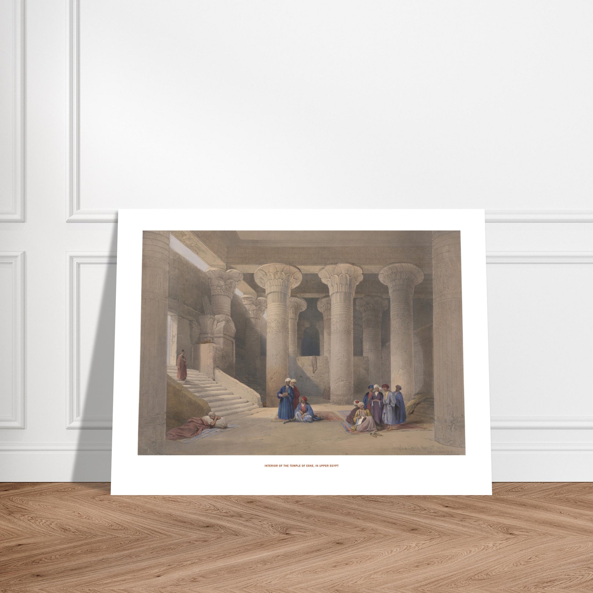 Planche ancienne : Intérieur du temple d'Esné, David Roberts. Lithographie ancienne représentant l'intérieur d'un temple égyptien avec de grands piliers sculptés et des groupes de personnes assises ou debout. Image d'illustration 7