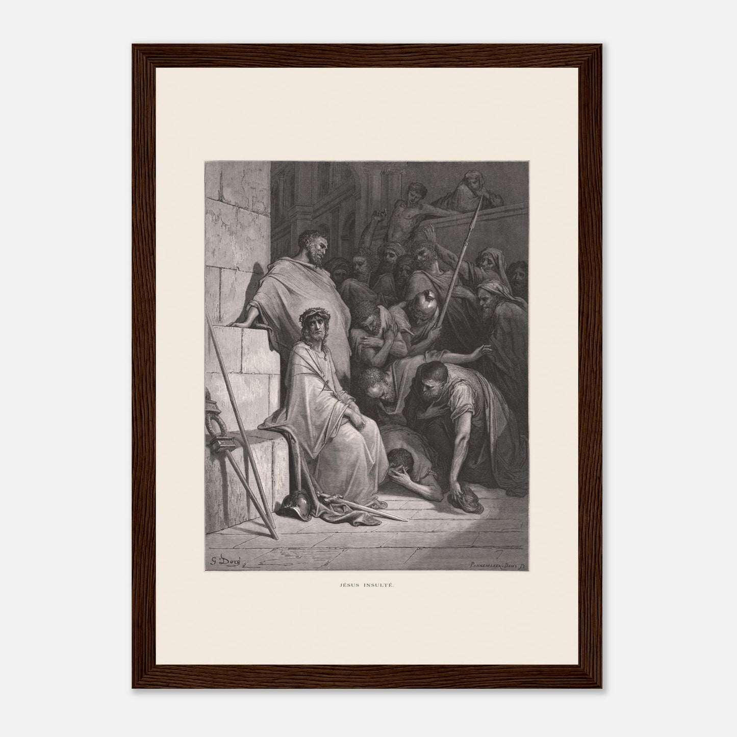 Jésus insulté et couronné d'épines, gravure de Gustave Doré (21x29,7 cm (A4) / Cadre bois foncé). Œuvre de Gustave Doré représentant Jésus insulté, assis et couronné d'épines, entouré de personnages hostiles dans un environnement architectural.