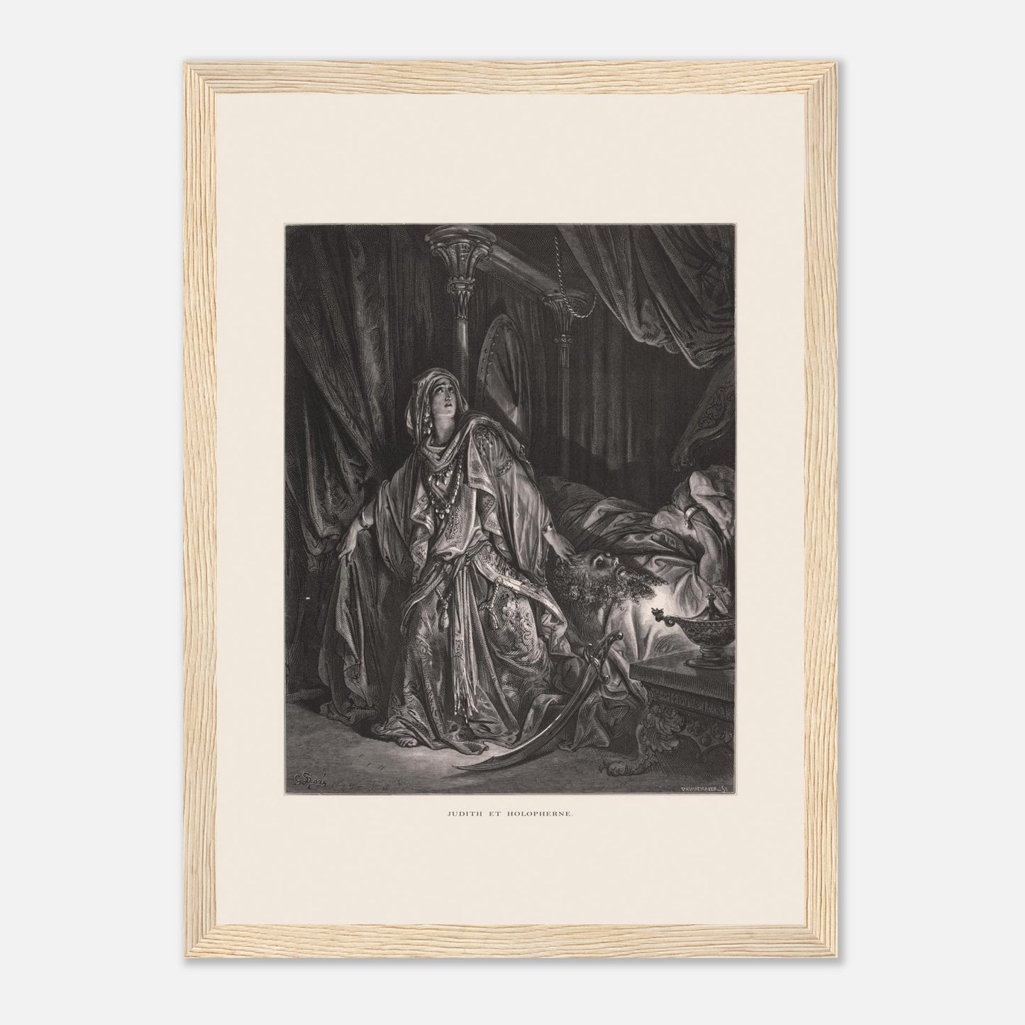 Gravure ancienne Judith et Holopherne de Gustave Doré (21x29,7 cm (A4) / Cadre bois clair). Gravure de Gustave Doré illustrant Judith, vêtue de riches habits, regardant vers le ciel avec une expression de triomphe, près du corps décapité d'Holopherne.