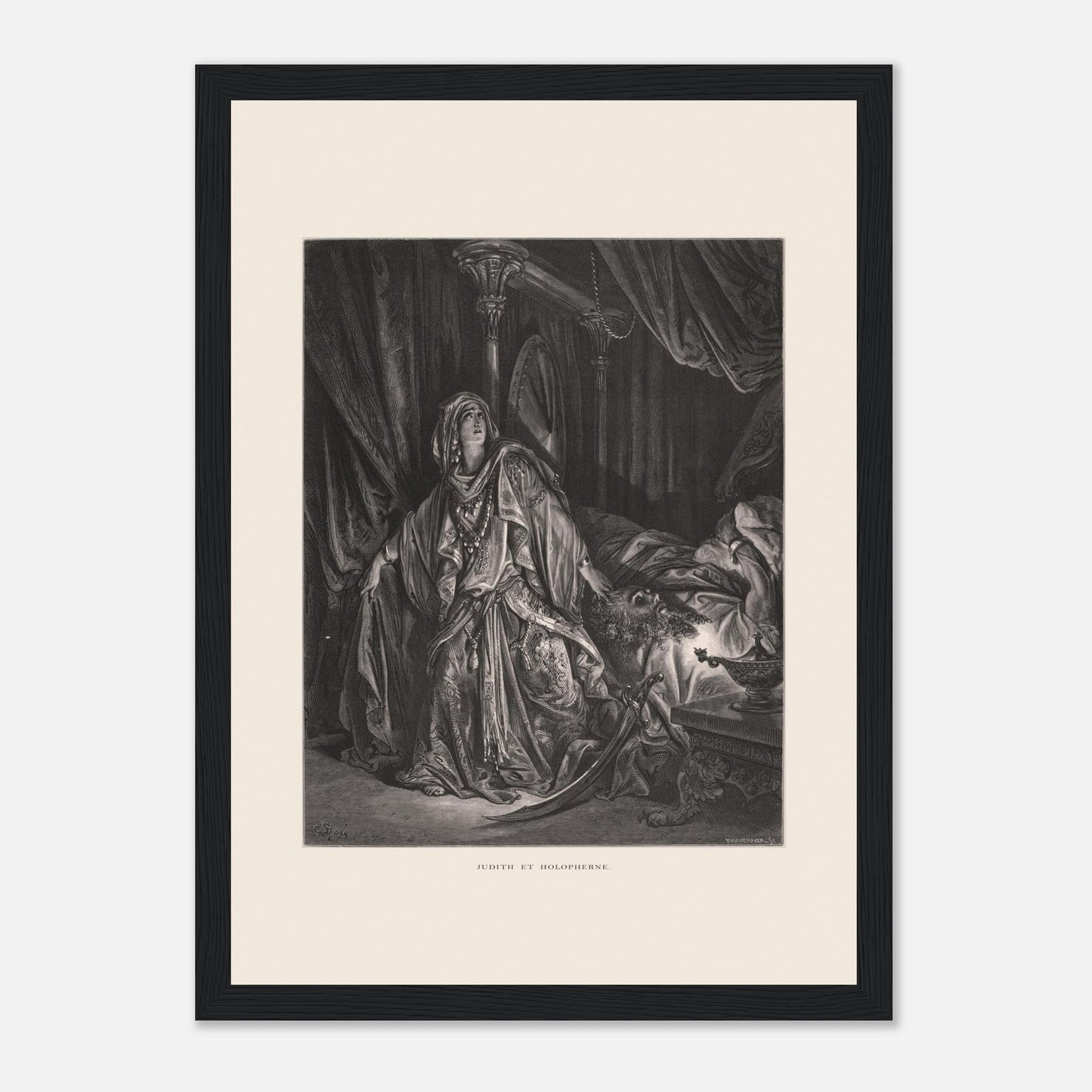 Gravure ancienne Judith et Holopherne de Gustave Doré (21x29,7 cm (A4) / Cadre noir). Gravure de Gustave Doré illustrant Judith, vêtue de riches habits, regardant vers le ciel avec une expression de triomphe, près du corps décapité d'Holopherne.