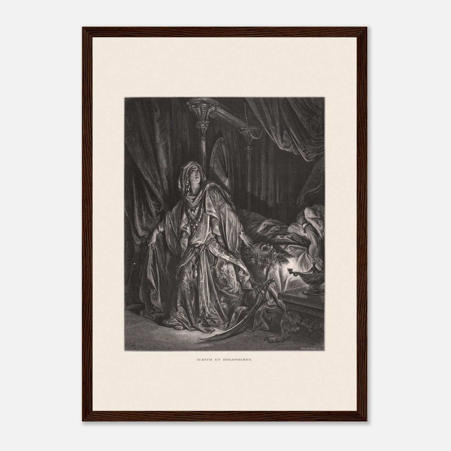 Gravure ancienne Judith et Holopherne de Gustave Doré (29,7x42 cm (A3) / Cadre bois foncé). Gravure de Gustave Doré illustrant Judith, vêtue de riches habits, regardant vers le ciel avec une expression de triomphe, près du corps décapité d'Holopherne.
