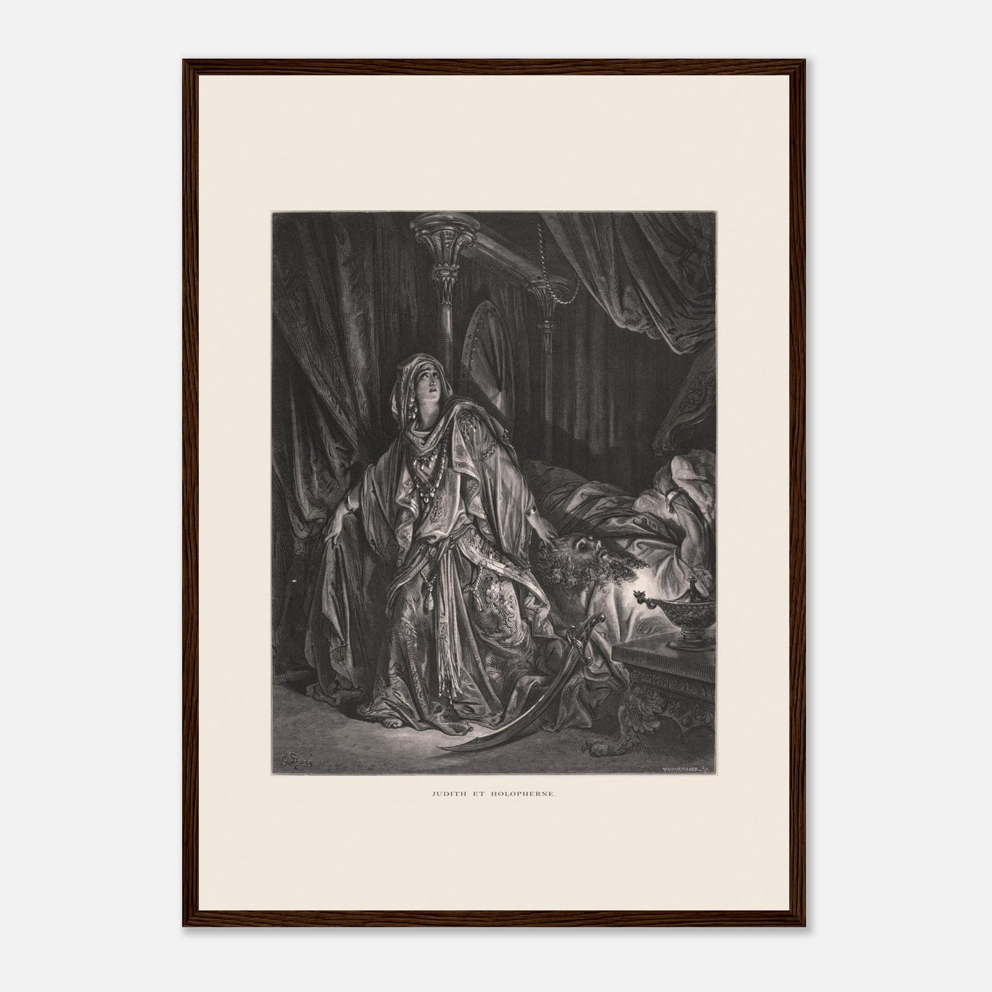 Gravure ancienne Judith et Holopherne de Gustave Doré (42x59,4 cm (A2) / Cadre bois foncé). Gravure de Gustave Doré illustrant Judith, vêtue de riches habits, regardant vers le ciel avec une expression de triomphe, près du corps décapité d'Holopherne.