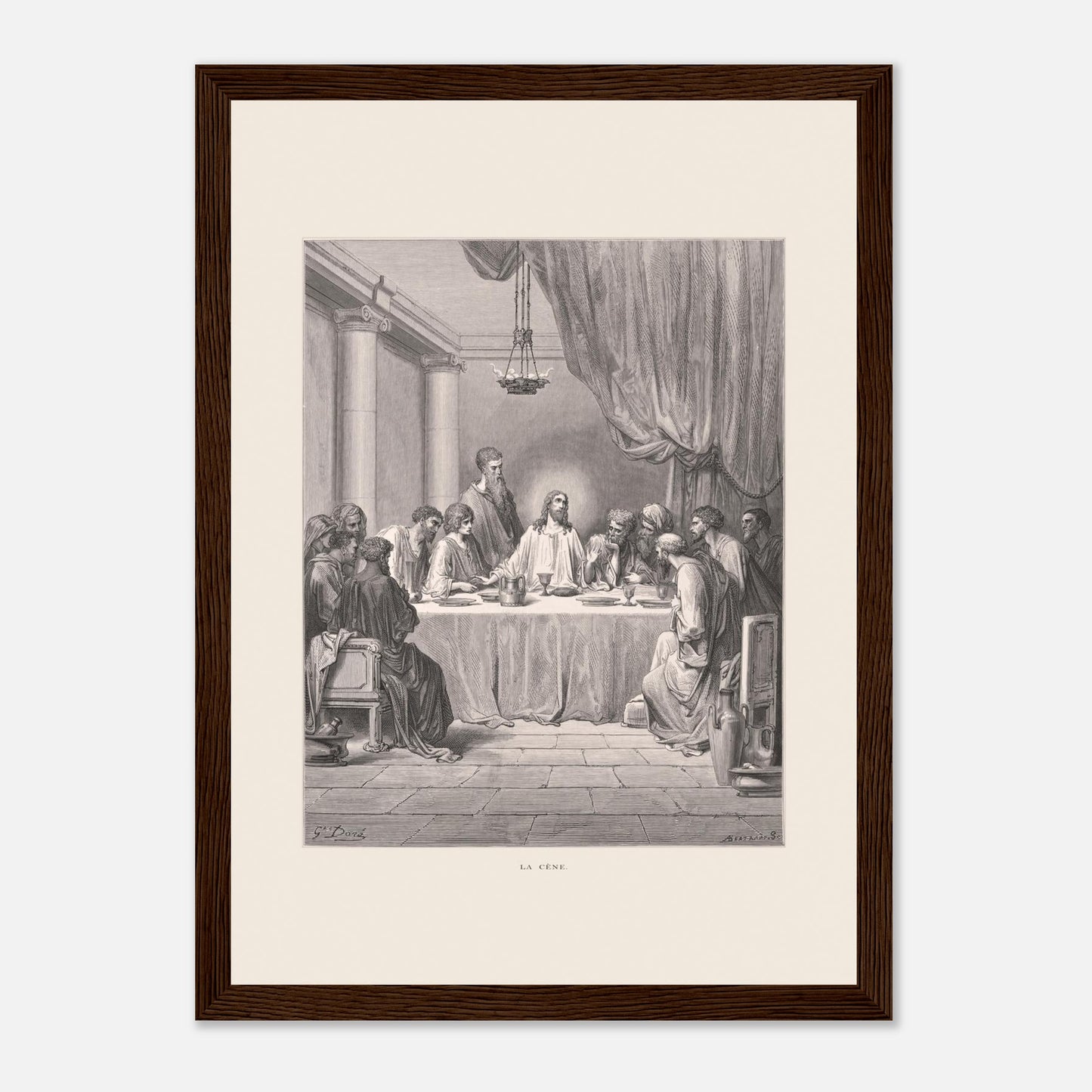 Planche ancienne : La Cène par Gustave Doré (21x29,7 cm (A4) / Cadre bois foncé). Gravure de Gustave Doré illustrant La Cène, avec Jésus et les douze apôtres assis autour d'une table dans un décor architectural classique.