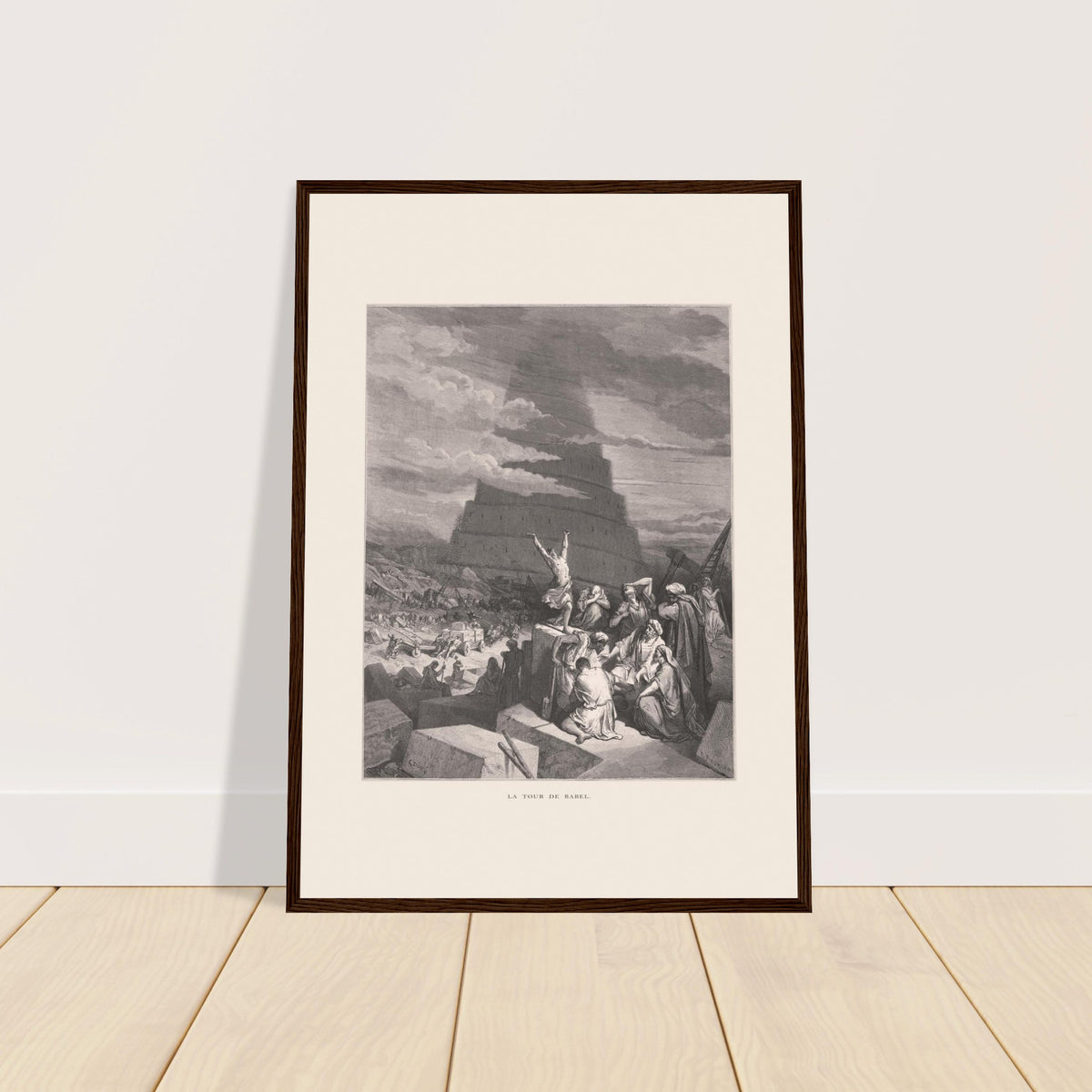 La Tour de Babel, planche illustrée par Gustave Doré (1866). Gravure ancienne représentant la Tour de Babel, avec une foule de personnes assemblées devant une immense structure en spirale en construction, sous un ciel nuageux.