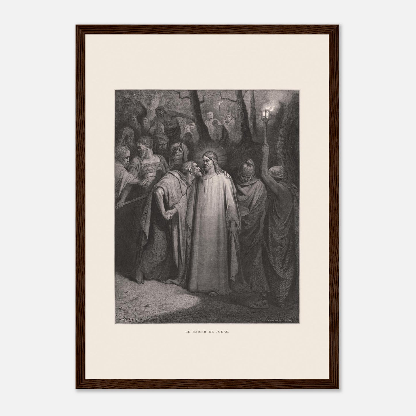 Le Baiser de Judas — Estampe de Gustave Doré (1866) (29,7x42 cm (A3) / Cadre bois foncé). Gravure de Gustave Doré illustrant le Baiser de Judas, scène où Judas Iscariote embrasse Jésus au milieu d'une foule dans un décor sombre et boisé, éclairé par une lanterne.