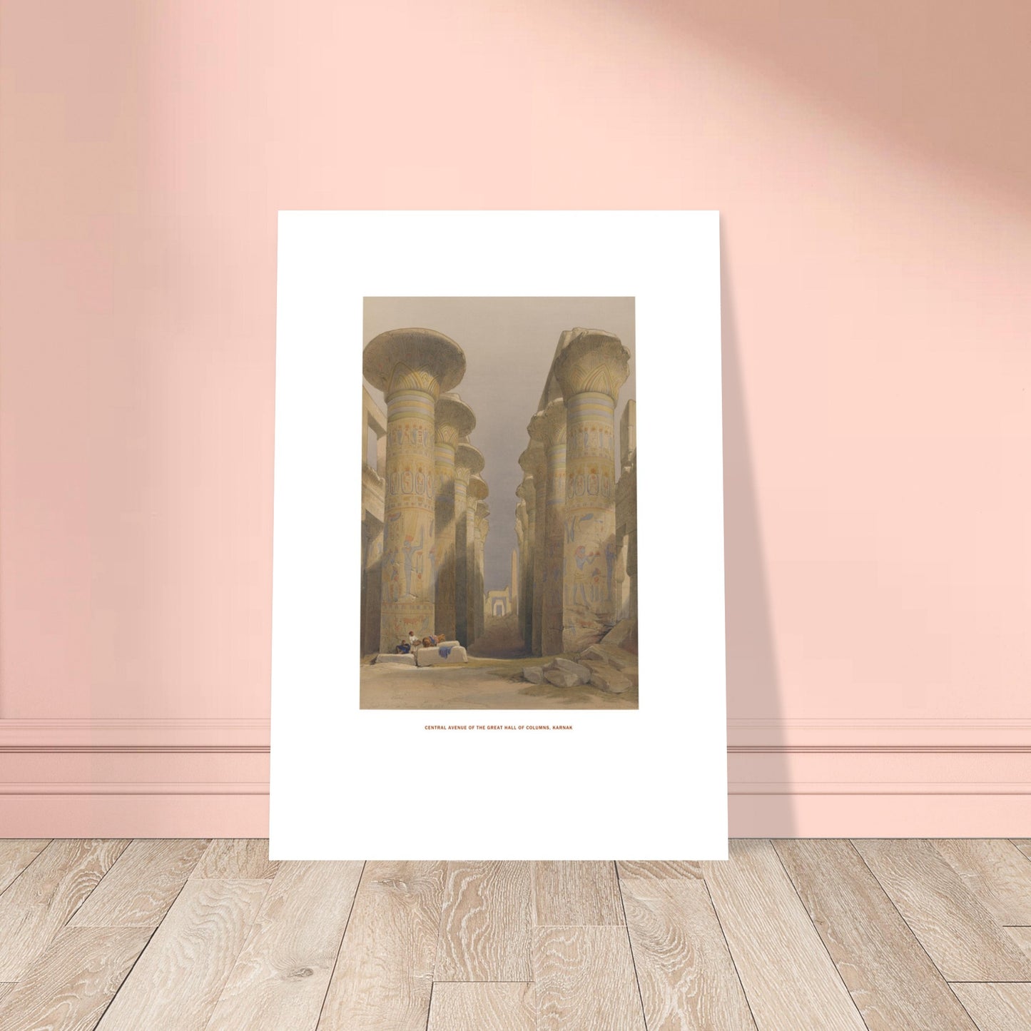 Planche de la Grande salle des colonnes à Karnak - David Roberts. Lithographie ancienne représentant la grande salle des colonnes à Karnak, avec des figures humaines assises au premier plan. Image d'illustration 7