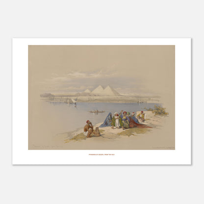 Planche ancienne : Les Pyramides de Gizeh depuis le Nil, David Roberts (42x59,4 cm (A2)). Lithographie représentant les pyramides de Gizeh au loin, vues depuis le Nil, avec des bateaux et des figures humaines sur la rive au premier plan.