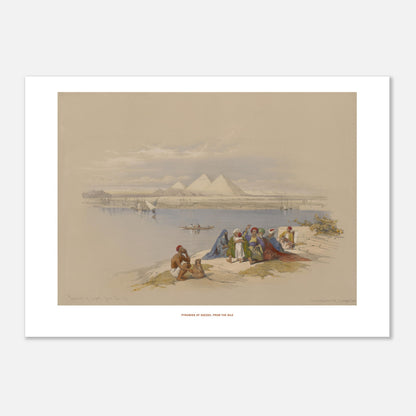 Planche ancienne : Les Pyramides de Gizeh depuis le Nil, David Roberts (50x70 cm). Lithographie représentant les pyramides de Gizeh au loin, vues depuis le Nil, avec des bateaux et des figures humaines sur la rive au premier plan.