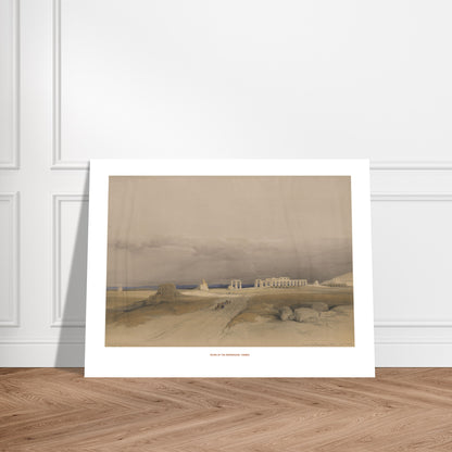 Illustration vintage : Ruines du Memnonium à Thèbes - David Roberts. Lithographie ancienne montrant les ruines du Memnonium à Thèbes, avec un ciel nuageux menaçant et une procession de silhouettes humaines au loin. Image d'illustration 7