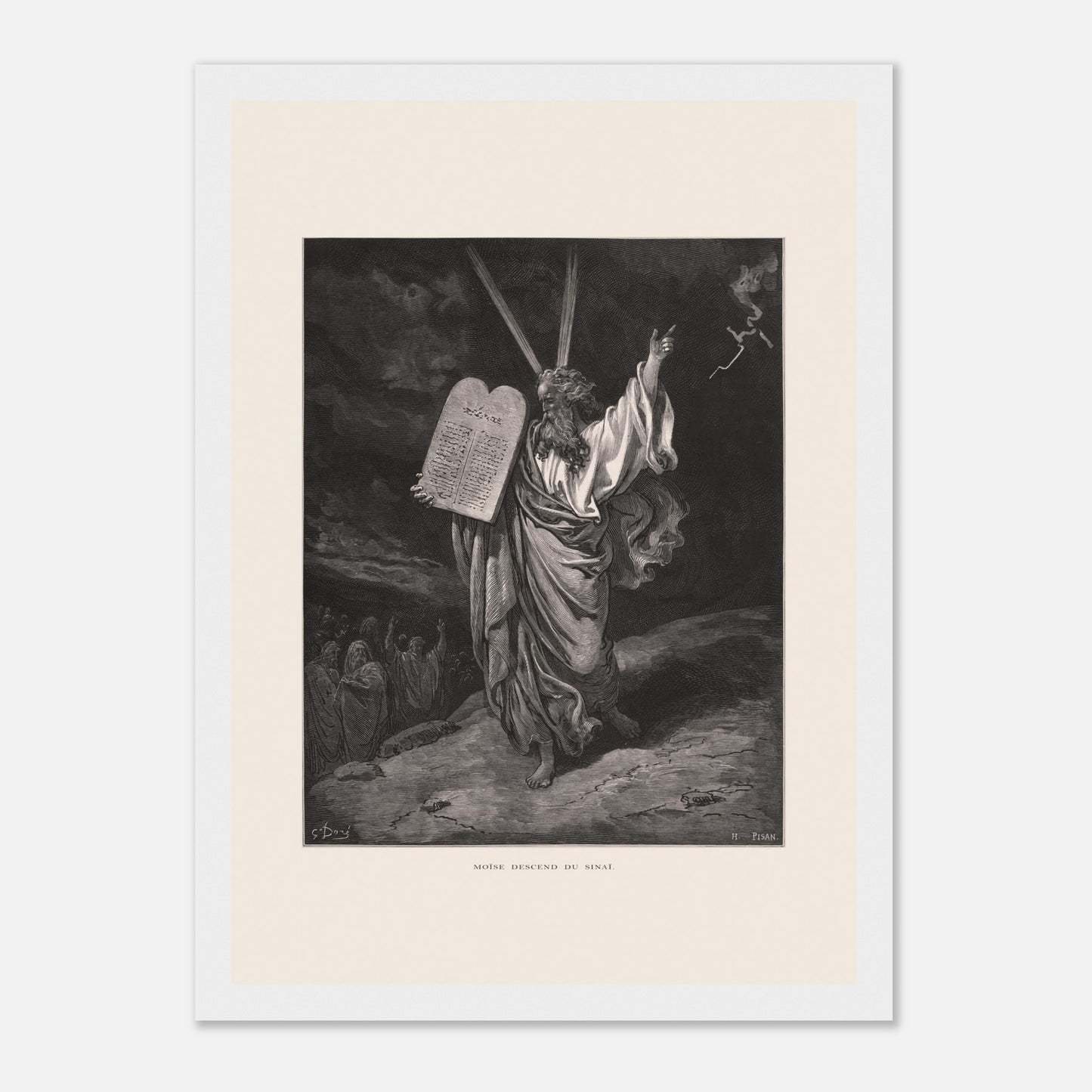Moïse descendant du mont Sinaï, gravure de Gustave Doré (21x29,7 cm (A4) / Cadre blanc). Gravure ancienne de Gustave Doré représentant Moïse descendant du mont Sinaï, tenant les Dix Commandements et bénissant un groupe de personnes en contrebas, sous un ciel orageux.