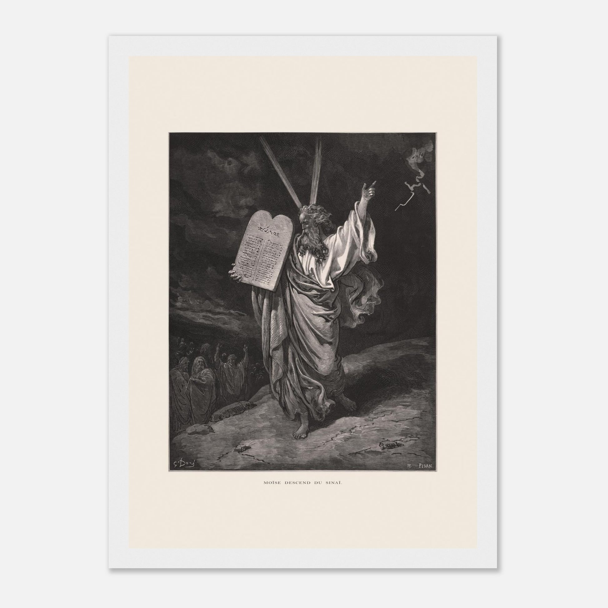 Moïse descendant du mont Sinaï, gravure de Gustave Doré (21x29,7 cm (A4) / Cadre blanc). Gravure ancienne de Gustave Doré représentant Moïse descendant du mont Sinaï, tenant les Dix Commandements et bénissant un groupe de personnes en contrebas, sous un ciel orageux.