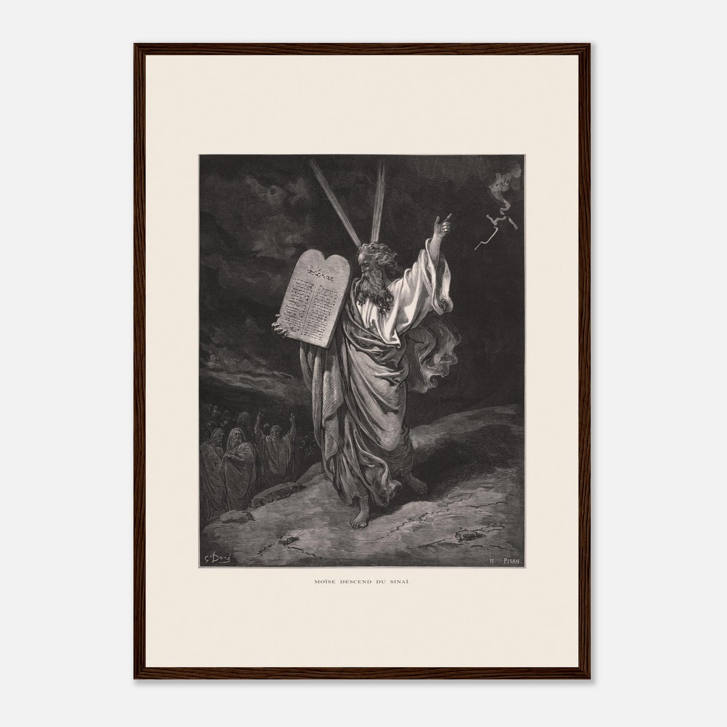 Moïse descendant du mont Sinaï, gravure de Gustave Doré (42x59,4 cm (A2) / Cadre bois foncé). Gravure ancienne de Gustave Doré représentant Moïse descendant du mont Sinaï, tenant les Dix Commandements et bénissant un groupe de personnes en contrebas, sous un ciel orageux.