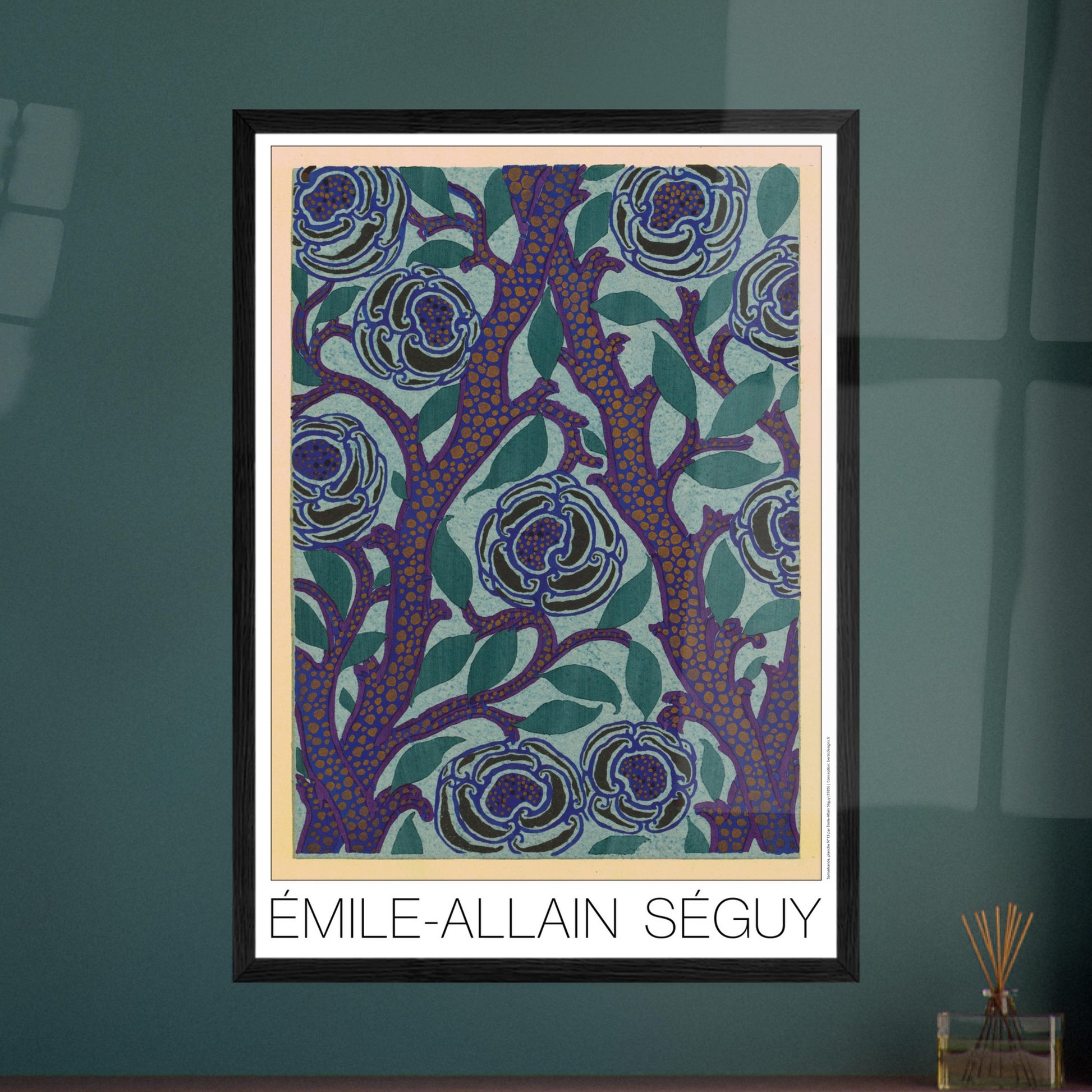 Planche de roses bleues, recueil Samarkande par Émile-Allain Séguy. Motif Art Déco de roses bleues sur fond bleu-vert et branches violettes avec des points orangés, par Émile-Allain Séguy. Image d'illustration 7