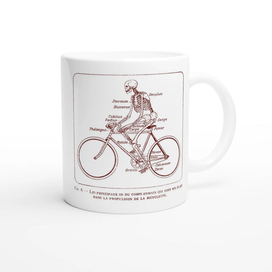Mug blanc illustré d'une planche anatomique vintage de squelette à bicyclette. Mug blanc orné d'une illustration scientifique ancienne de couleur rouge bordeaux montrant un squelette humain pédalant sur un vélo, avec les noms des os du corps humain annotés en français.