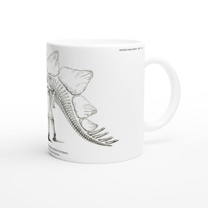 Mug en céramique illustré d'une gravure scientifique de squelette de Stégosaure. Mug en céramique blanche illustré d'une gravure scientifique représentant le squelette d'un Stégosaure avec la mention textuelle U.S. Geological Survey.