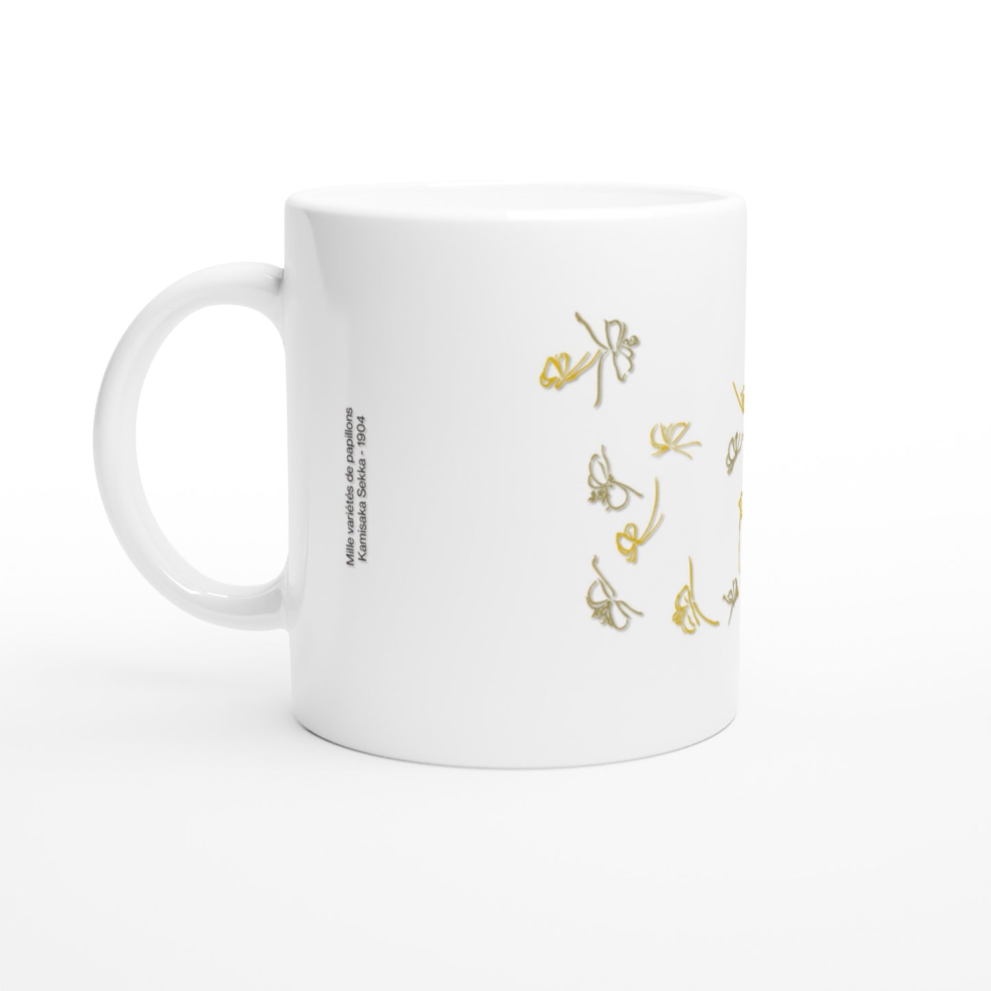 Mug illustré de papillons gris et jaunes par Kamisaka Sekka (1903). Mug blanc décoré d'un essaim de papillons stylisés dans des tons gris et jaune, en mouvement léger. Image d'illustration 1