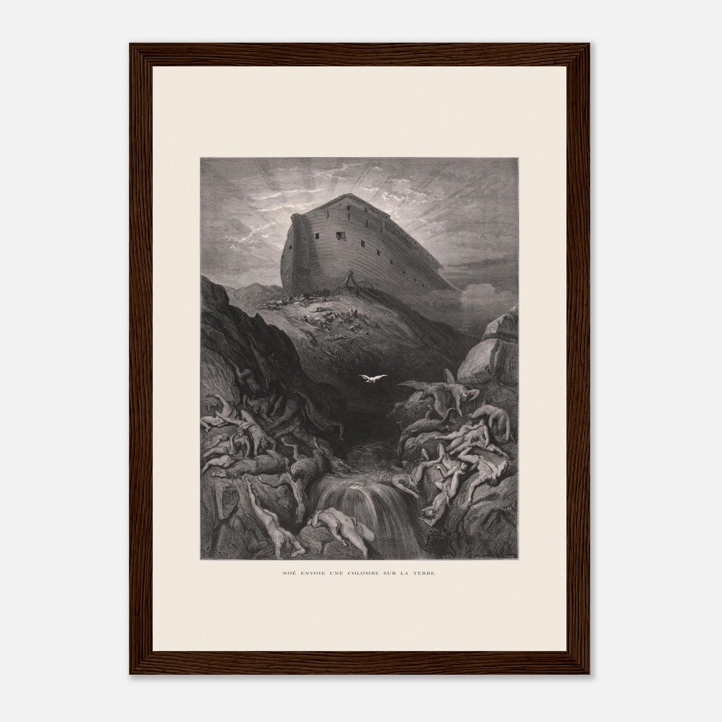 Noé envoyant la colombe, gravure ancienne de Gustave Doré (21x29,7 cm (A4) / Cadre bois foncé). Gravure de Gustave Doré montrant l'Arche de Noé perchée sur un monticule, tandis qu'une colombe s'envole au-dessus d'un paysage désolé et inondé par le déluge.