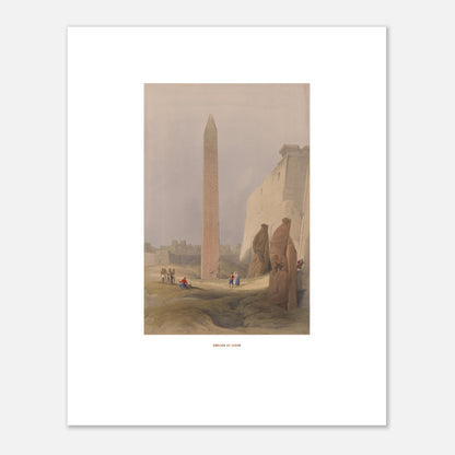 Planche ancienne : Obélisque à Louxor, David Roberts (40x50 cm). Lithographie de David Roberts représentant l'obélisque de Louxor entouré de statues monumentales et de bâtiments anciens, avec quelques figures humaines au premier plan.