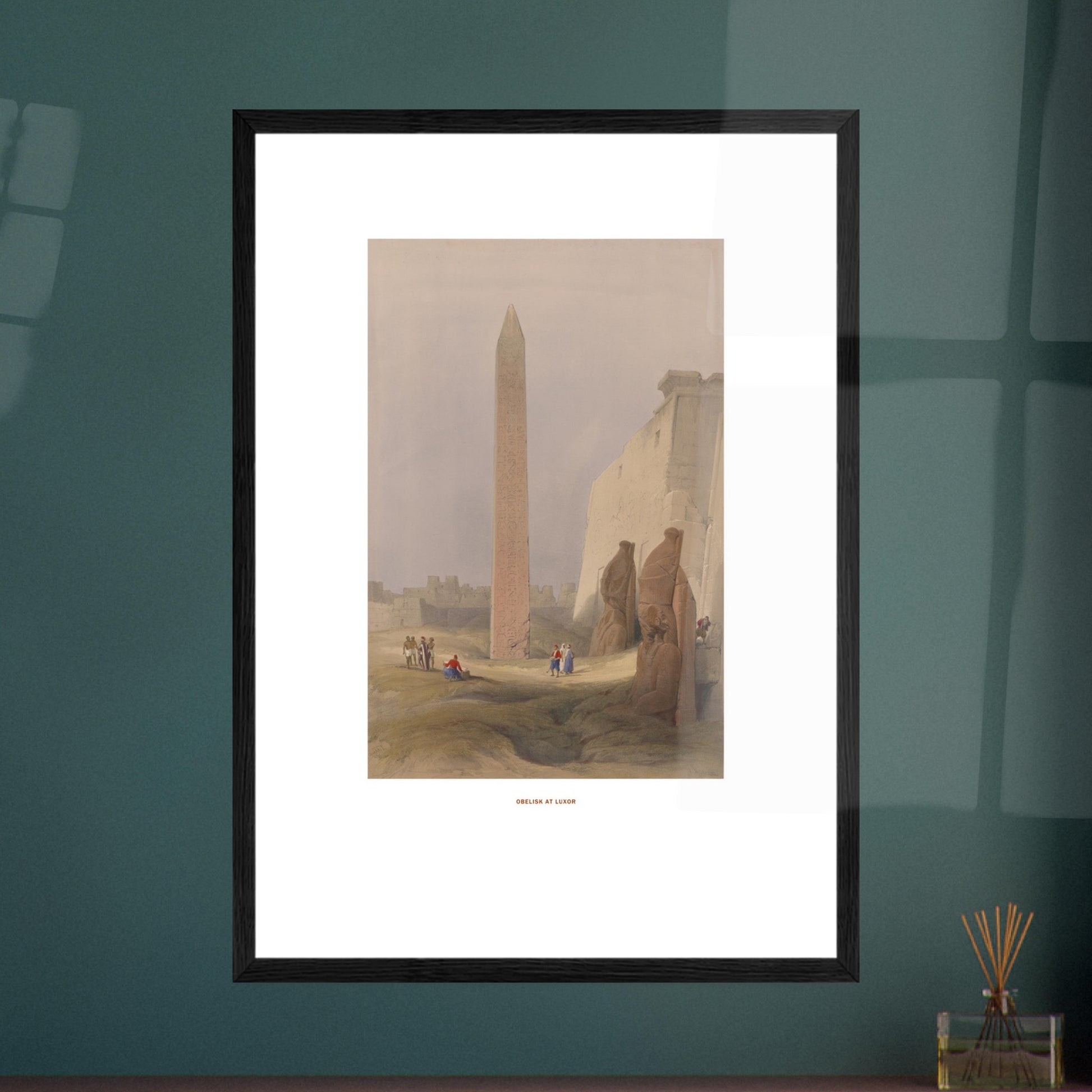 Planche ancienne : Obélisque à Louxor, David Roberts. Lithographie de David Roberts représentant l'obélisque de Louxor entouré de statues monumentales et de bâtiments anciens, avec quelques figures humaines au premier plan. Image d'illustration 6