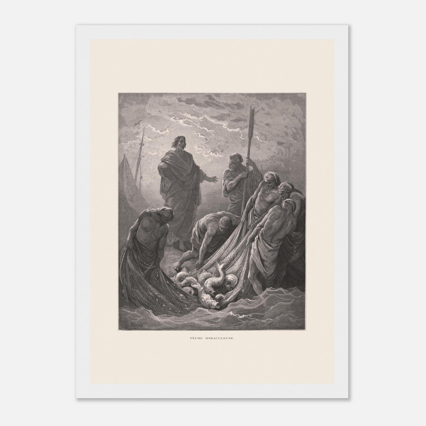 Planche de la Pêche miraculeuse par Gustave Doré (1866) (21x29,7 cm (A4) / Cadre blanc). Gravure de Gustave Doré illustrant la pêche miraculeuse, où Jésus se tient au bord de l'eau et des pêcheurs retirent un filet rempli de poissons.